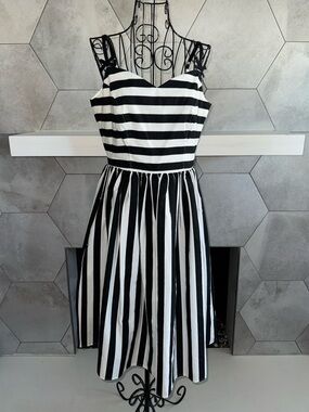 NWT🖤Hell Bunny Juno 50's Midi Black and White Striped Swing Dress Size S/UK10